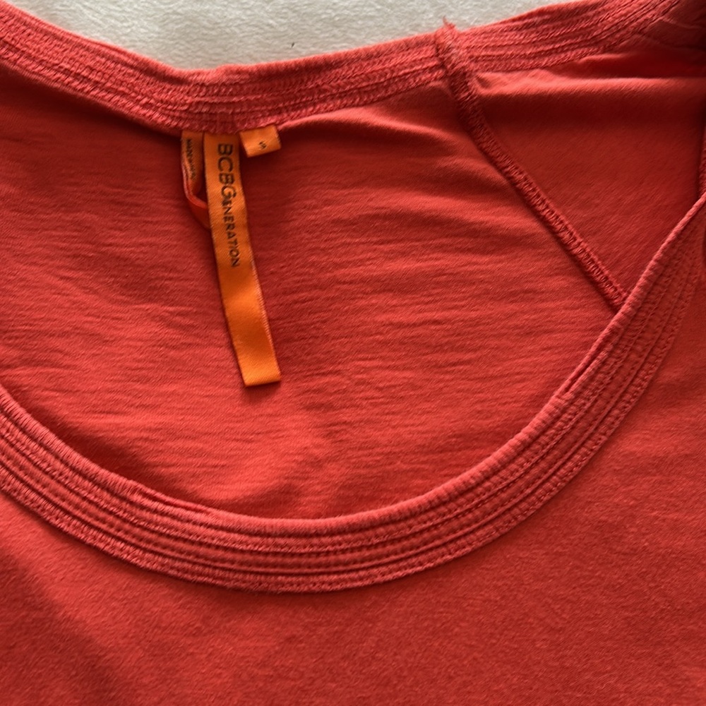 Cute basic top - Picture 3 of 4